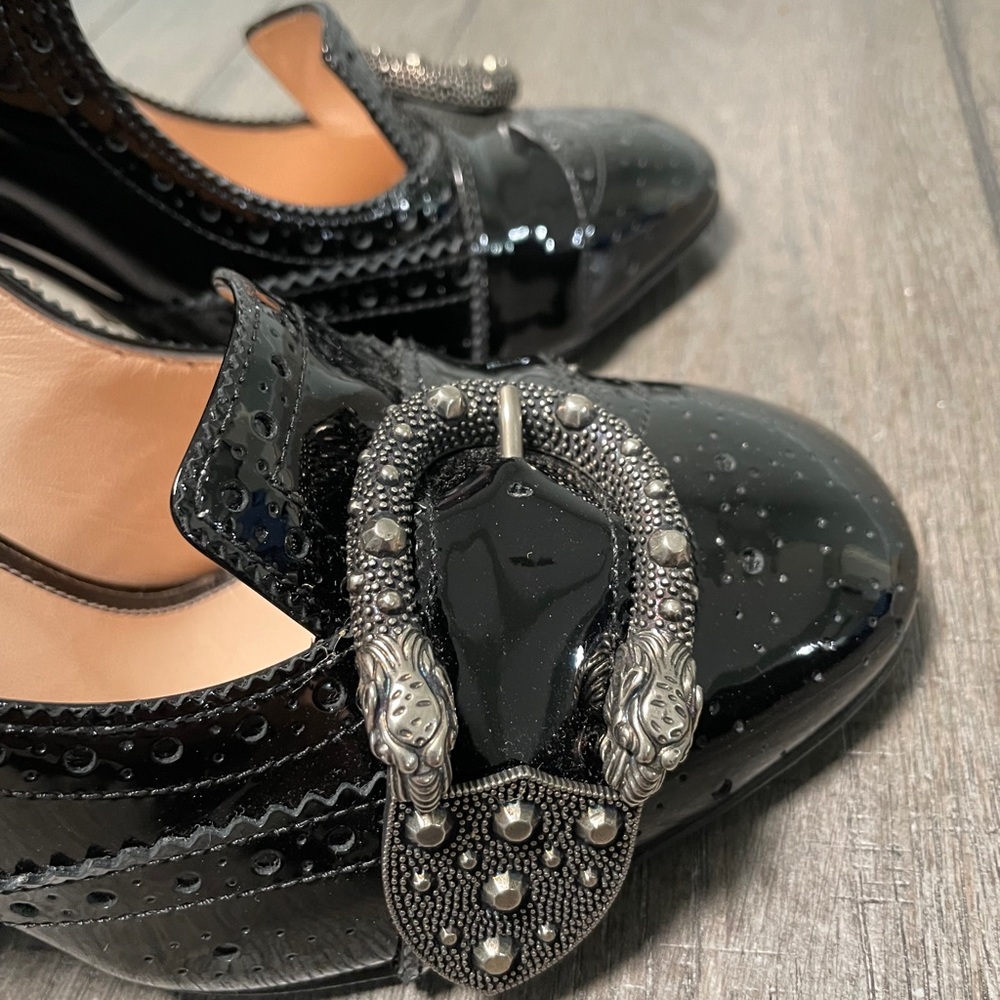 GUCCI PATENT LEATHER EMBELLISHED PUMPS - Picture 9 of 11